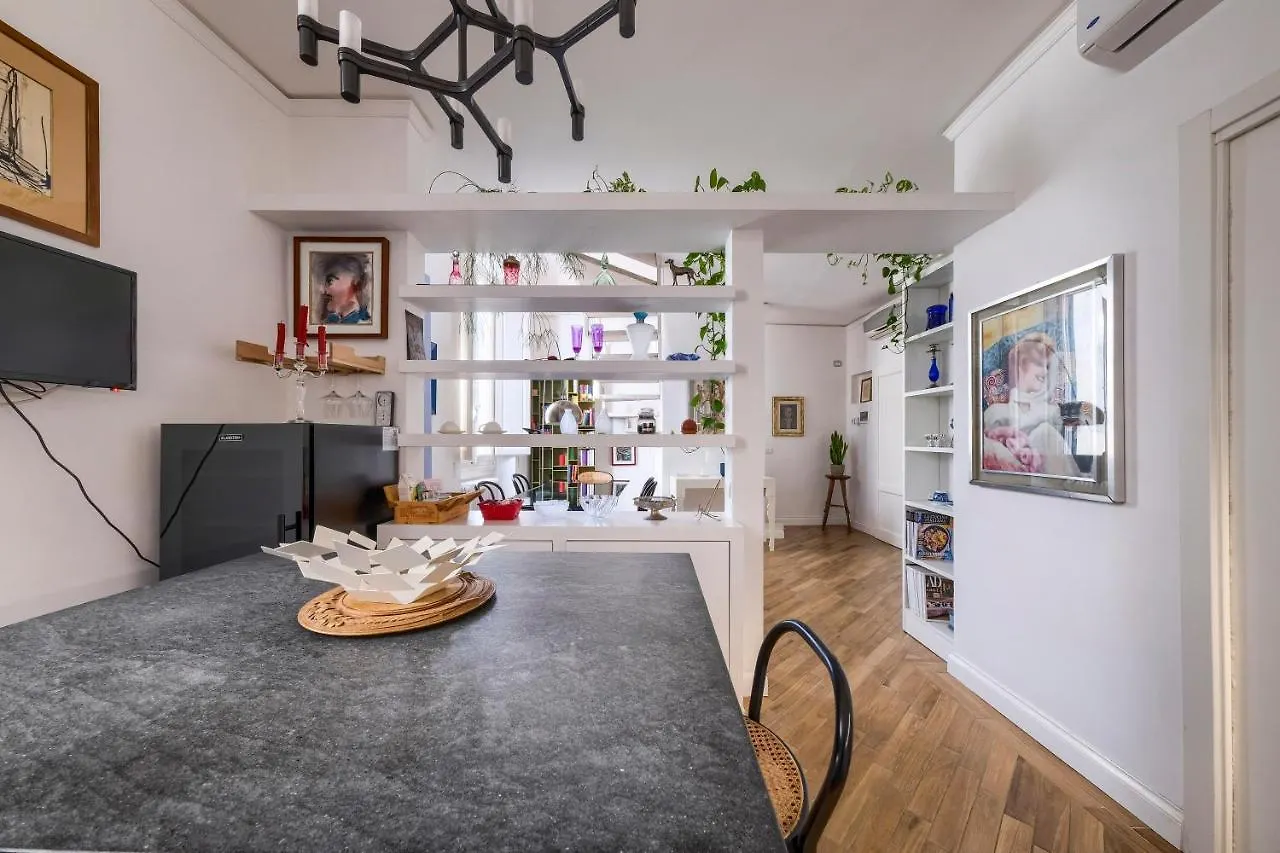 Pitti Design Apartment Florence