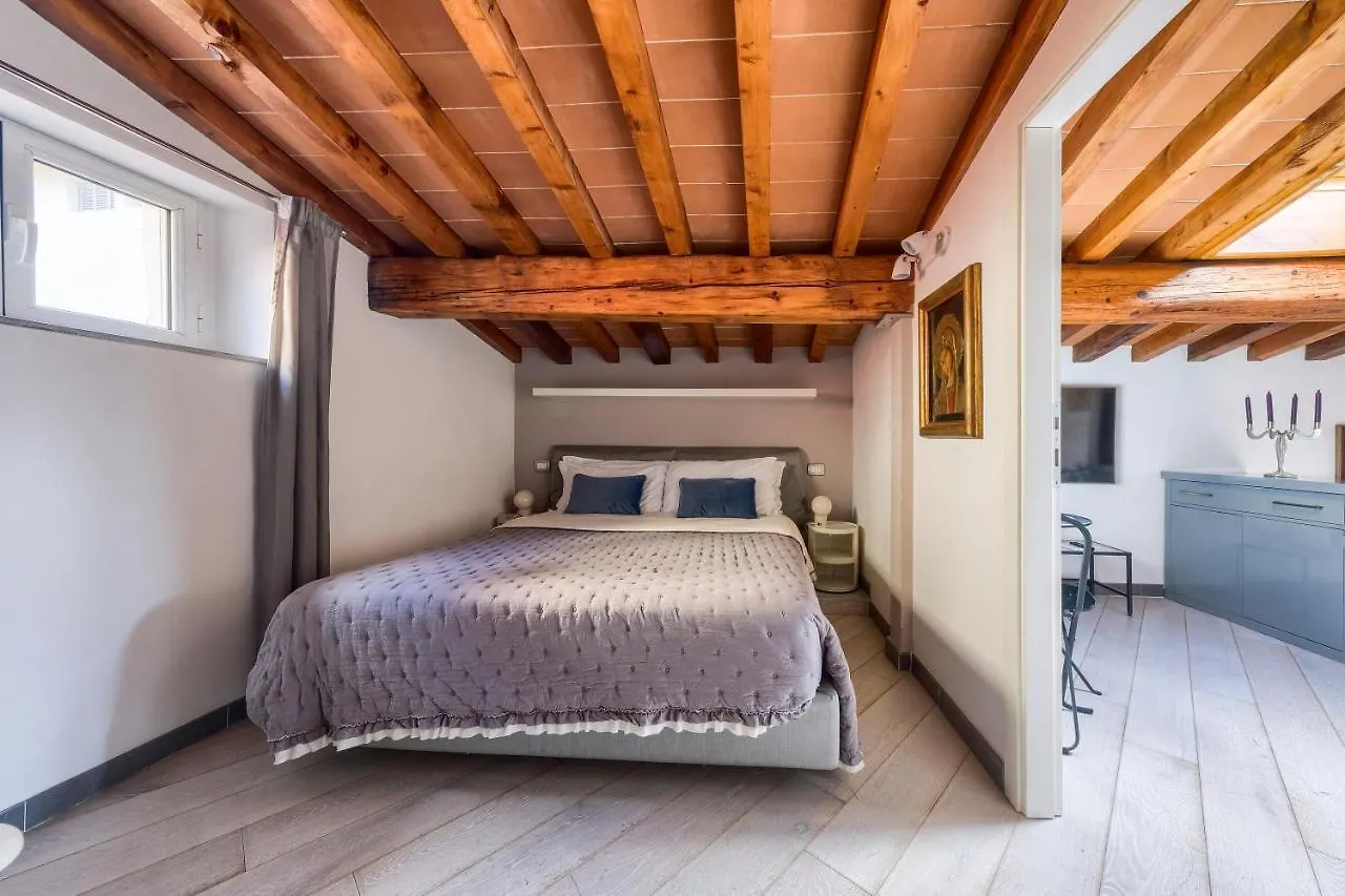 Pitti Design Apartment Florence